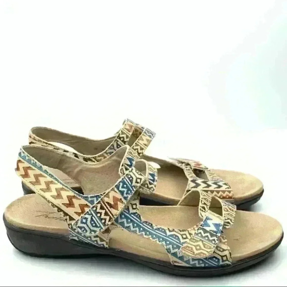 Trotters Sandals size 7 multicolored southwestern - Picture 1 of 11